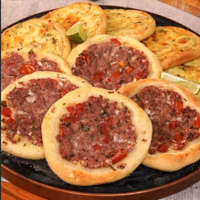 Esfirra de Carne Queijo